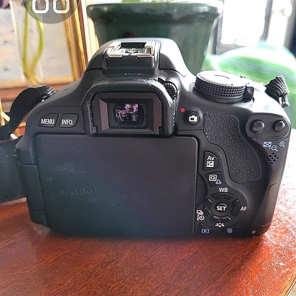 Canon EOS Rebel t3i 600 Digital SLR Camera Bundle - Picture 10 of 16